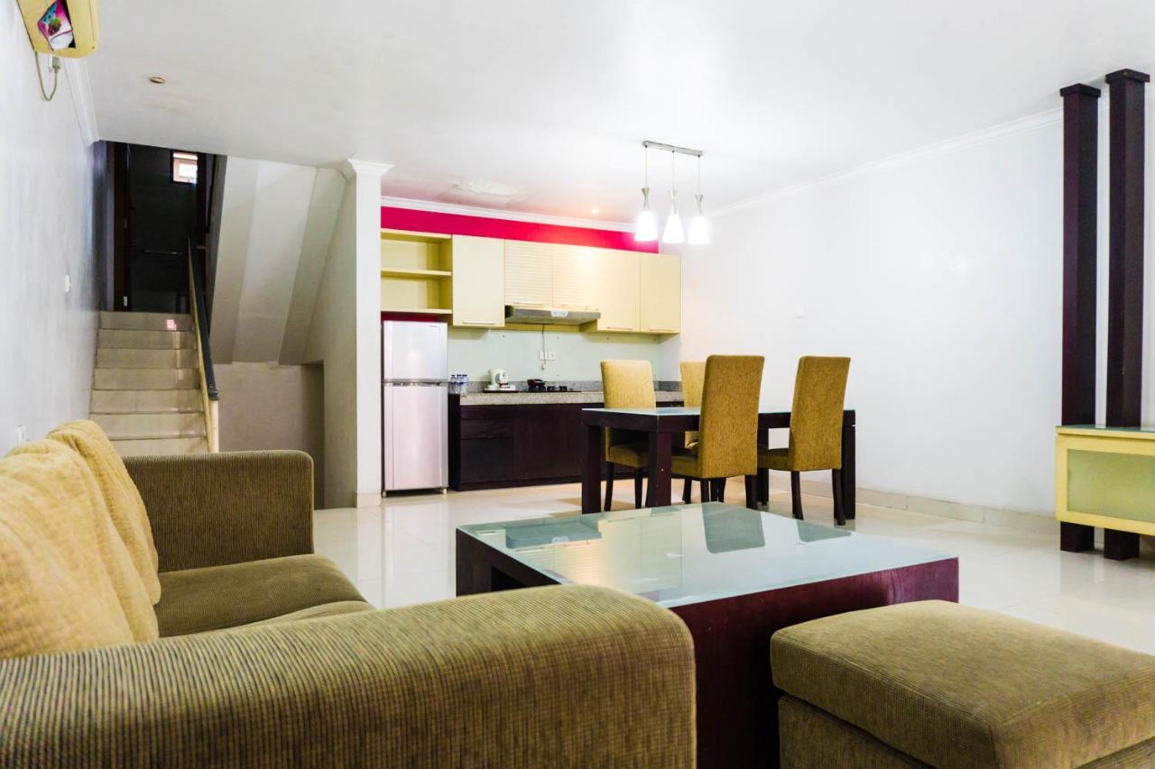 Country Heritage Hotel Surabaya Exterior photo