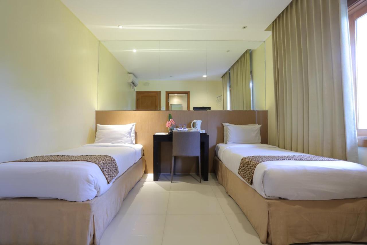 Country Heritage Hotel Surabaya Exterior photo